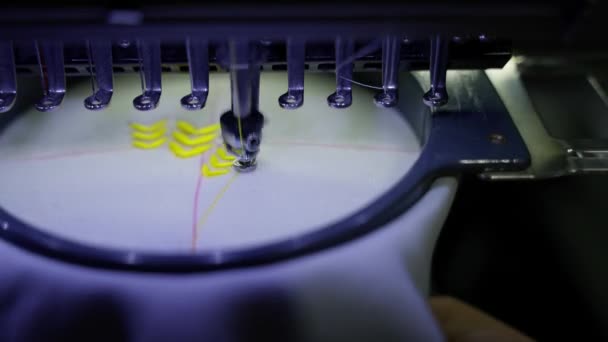 Closeup Textile Embroidery Machine Needles Heads Working Process — Αρχείο Βίντεο