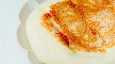 bir plaka üzerinde lezzetli ekmek