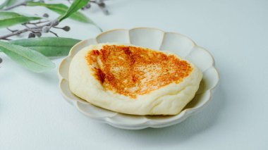 bir plaka üzerinde lezzetli ekmek