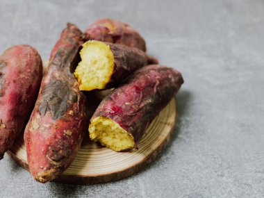 Kış atıştırmalığı kızarmış tatlı patates