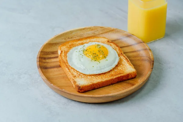 Fried Egg Crispy Toast Food Wood Plate — Stock Photo, Image