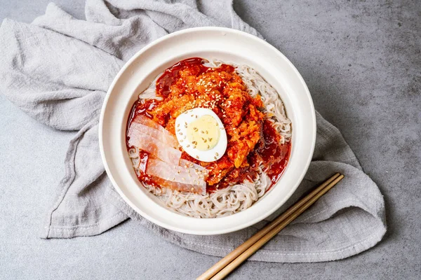 Kodarinaengmyeon, Kore Soğuk Karabuğday Eriştesi yarı kurumuş Pollak yemeği