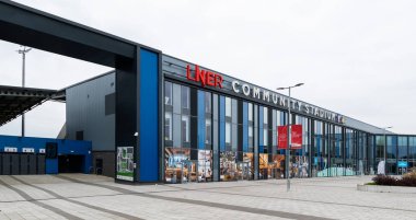 HUNTINGTON, YORK, UK - 17 Nisan 2023. LNER Community Stadyumu 'nun ana girişi York City Futbol Kulübü ve York City Knights ragbi ligi takımlarının ortak evidir.