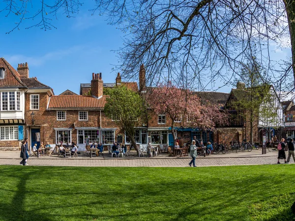 Colegio William York Reino Unido Abril 2023 Turistas Lugareños Sentados — Foto de Stock