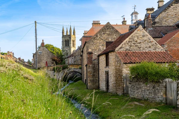 stock image Traditional stone buildings and small village stream running through the popular tourist destination of Helmsley in Yorkshire