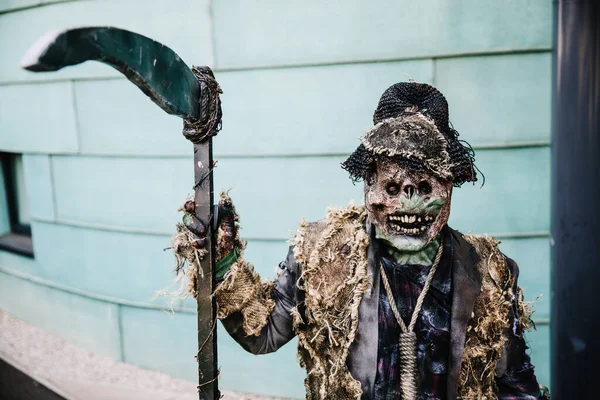 Korkunç Bir Korkuluk Gibi Giyinmiş Bir Erkek Cosplayer Ngiliz Çizgi — Stok fotoğraf