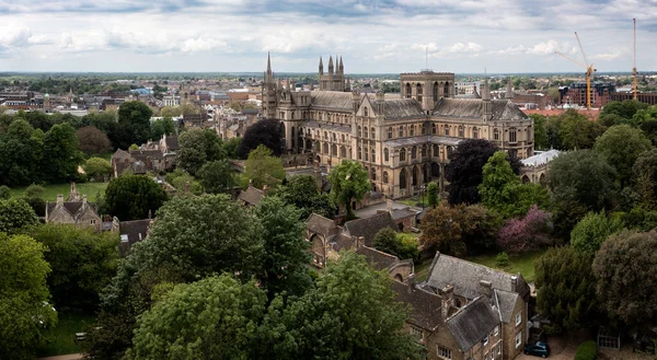 Peterborough Cathedral May 2023 俯瞰彼得堡大教堂古建筑及其周围城市景观的空中景观全景 — 图库照片