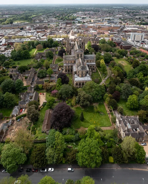ペターボロ大聖堂 イギリス 2023年5月17日 ピーターバラ大聖堂の古代建築の空中景観と街並みのスカイラインの周辺の敷地 — ストック写真