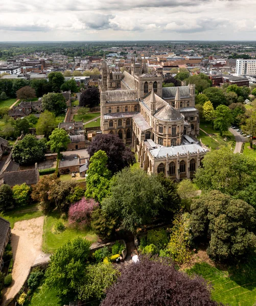 Peterborough Cathedral May 2023 彼得堡主教座堂及其周围城市景观天际线中的古代建筑的空中景观 — 图库照片