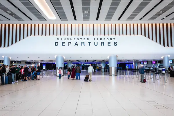 Terminal Manchester Airport Reino Unido Setembro 2023 Passageiros Aéreos Viajantes — Fotografia de Stock