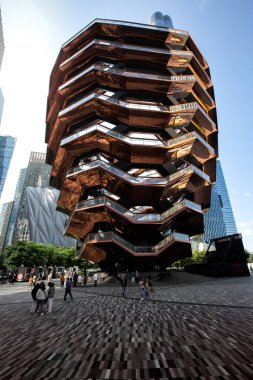 HUDSON YARDS, MANHATTAN, New York, ABD 19 Eylül 2023. The Vessel 'in New York' taki Hudson Yardındaki karmaşık mimarisinin Vertorama manzarası.