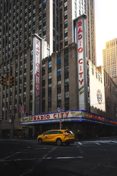 Radio City Music Hall New York Usa September 2023 纽约广播城音乐厅入口的老式编辑 — 图库照片