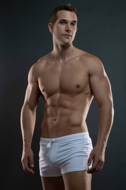 Seksi Fitness Modeli Kameraya Bakıyor