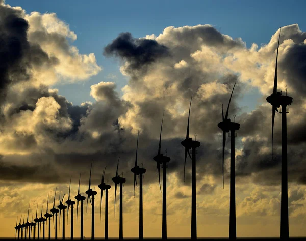 在日出时分 一排排背光风力涡轮机与云彩和蓝天混合在一起 — 图库照片
