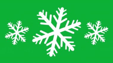 İzole edilmiş yeşil ekranda dönen yalıtılmış kar taneleri.