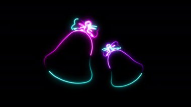 Renkli ve neon ışıklı Noel çanları titreşiyor. Renkli kurdeleli neon renkler çanları çalıyor. Çanların dijital animasyonu Parlayan neon ışıklarla çerçevelenmiş Aydınlatılmış Aydınlanmış Tasarım.