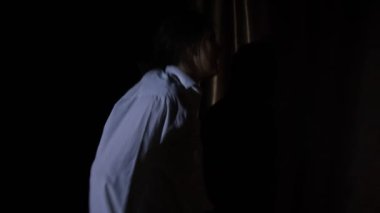 Depresyondaki genç, ıstırap içinde, stresli, akli sorunları olan, kötü hisseden, psikolojik yardıma ihtiyacı olan, bağımlı, kalbi kırık, ergenlik bunalımı geçiren, acı çeken,