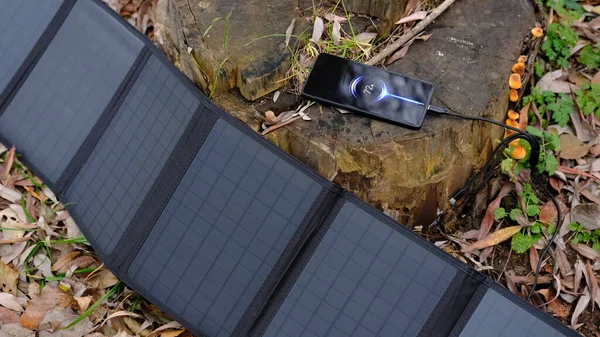 Portable Solar Panel Charging Smartphone Mutlipurpose Cable Power Bank Watches — Stock Photo, Image