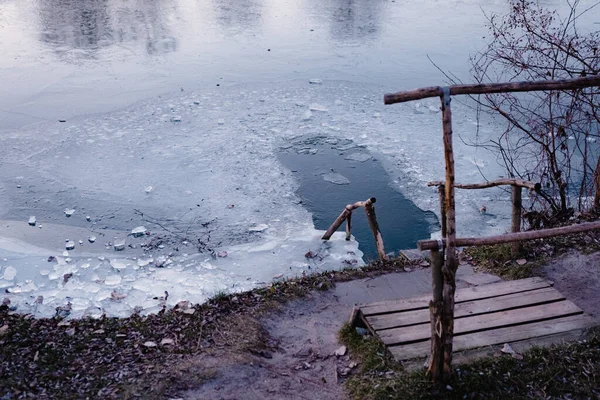 강에서 장이다 차가운 호수나 스톡 이미지