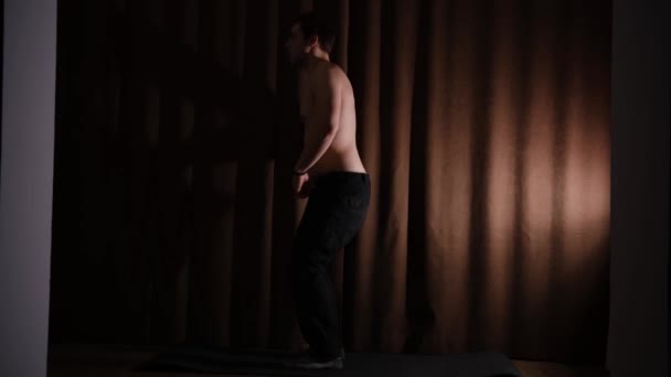 Young Man Naked Torse Doing Squatting Exercises Ground Pad Mat — Stock videók