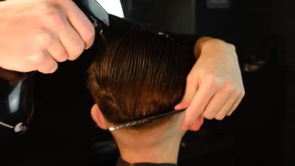 Spraying Hair Barber Spraying Water Hair Client Comb Cutting Styling — Stock video