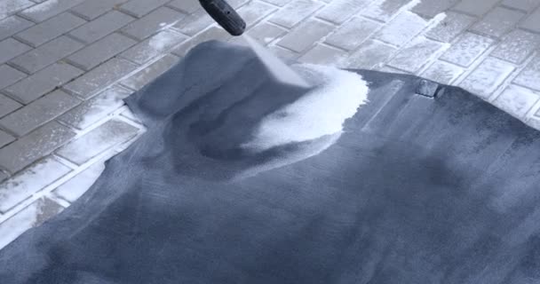 Mężczyzna Myje Wysokociśnieniowe Dywany Samoobsługowych Myjniach Zimną Pogodę Szczegółowy Opis — Wideo stockowe