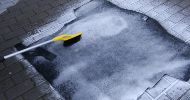 Homem Lave Tapete Carro Detalhando Interior Carro Moderno Limpe Usando — Vídeo de Stock