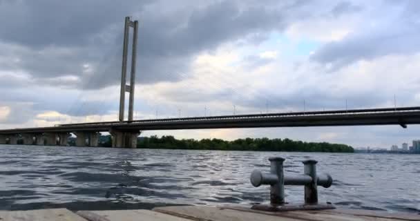 Puente Sur Kiev Vista Desde Muelle — Vídeos de Stock