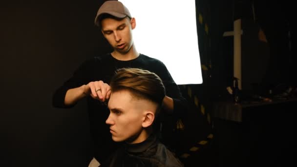 Barber Master Hairdresser Does Hairstyle Style Scissors Comb Concept Barbershop — Vídeo de stock