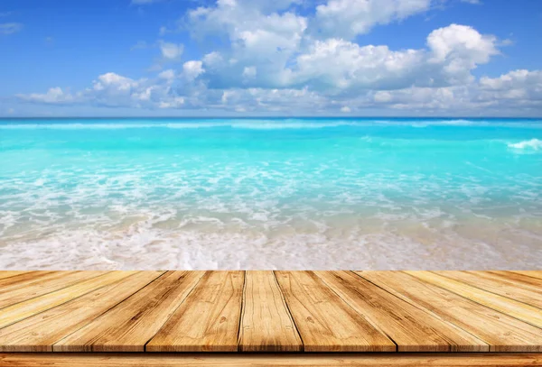 Prázdný Dřevěný Stůl Pláži Pozadí Létě — Stock fotografie