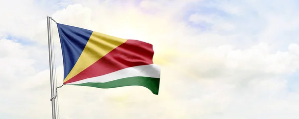 Seychellernas Flagga Viftar Himlen Bakgrund Återgivning — Stockfoto
