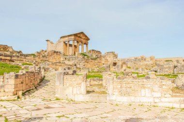 Tunus, Afrika 'daki ünlü Dougga arkeolojik sitesi. Unesco 'nun Dünya Mirası Sitesi. Tunus 'taki antik Dougga şehrinin başkenti