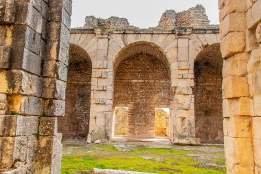 Tunus, Afrika 'daki ünlü Dougga arkeolojik sitesi. Unesco 'nun Dünya Mirası Sitesi.