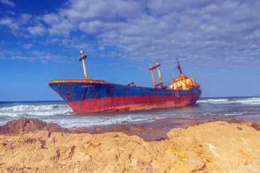 Bir Togo gemisi sahilde karaya oturmuş, Rimel, Bizerte, Tunus
