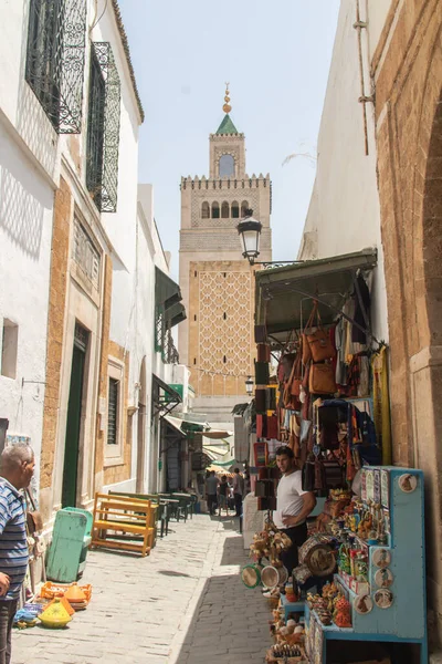 Commercio Nella Vecchia Medina Tunisi Tunisia Vestiti Venduti Turisti Abbigliamento — Foto Stock