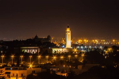 Malik İbn-i Anas Camii ya da El Abidin Camii gece Kartaca, Tunus, Tunus 'ta.