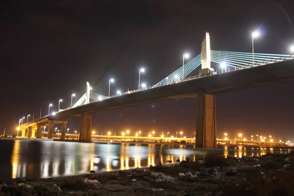 拉古莱特桥 Rades Goulette Bridge 以其夜晚的辉煌照亮了突尼斯湾 突尼斯突尼斯E — 图库照片
