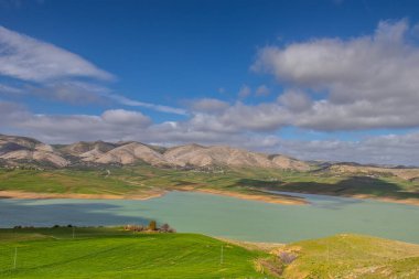 Bousalem, Beja, Tunus 'taki Etkileyici Kasseb Barajı. Kuzey Afrika