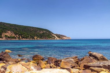 Bizerte, Tunus 'ta Güzel Galit Takımadaları' na bakan Serrat 'ın çarpıcı plajını keşfedin.