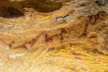 Orta Tunus 'taki Jebel Ousselat Taşları' nda Antik Kırmızı Turuncu Resimler keşfedildi.