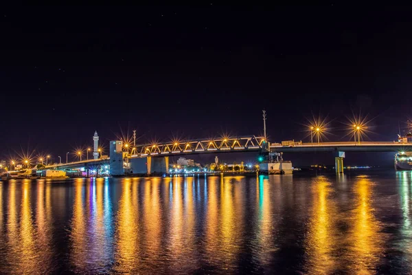 Przechwytywanie Piękna Mostu Bizerte City Nocą — Zdjęcie stockowe