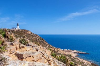 El Haouaria, Tunus 'ta deniz feneri ile High Cliff View. Afrika Yok