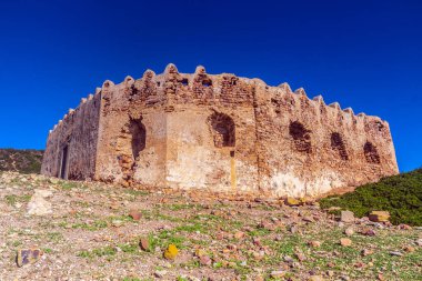 El Haouaria, Tunus 'taki uçurumun tepesindeki Antik Anıt - Kuzey Afrika
