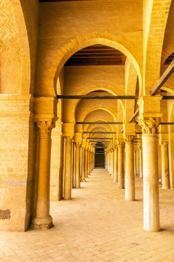 Kairouan Büyük Camii. Tunus 'ta saygıdeğer bir dini mekan. Kuzey Afrika
