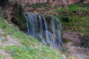 Oued Zitoun, Tunus 'ta Manzaralı Şelale