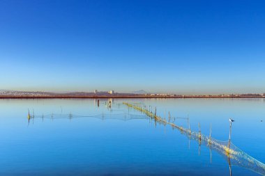 Rades, Tunus 'un güneyinde zengin bir kültür mirası olan canlı bir banliyö.