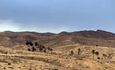 Matmata, Tunus 'ta eşsiz yeraltı konutları olan bir Berber kasabası.