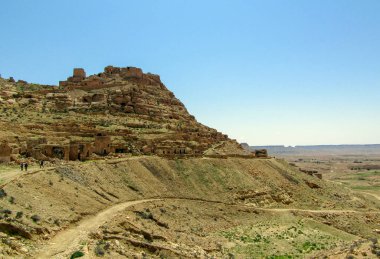 Beni Khedache 'yi keşfetmek, Djebel Dahar ile Grand Erg Oriental arasında bir Güney Tunus kasabası.