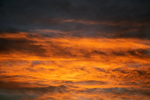 Landschaftlich Reizvoller Sonnenaufgang Und Sonnenuntergang Mit Lebendigen Wolken — Stockfoto