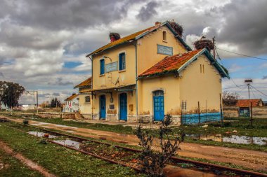 Sejnane Tren İstasyonu: Koloni Simgesi ve Kuş Sığınağı